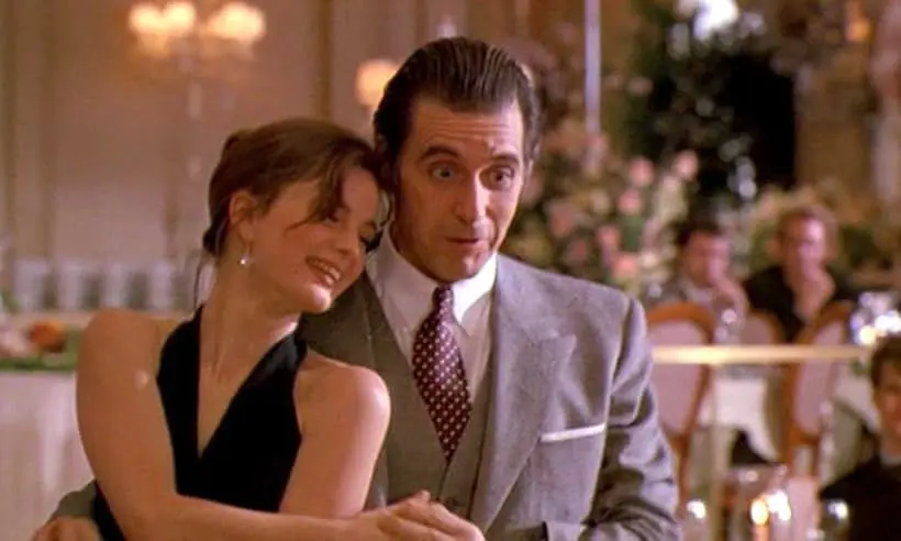Frank Slade (Al Pacino) conduz Donna (Gabrielle Anwar) em uma das cenas mais inesquecíveis do cinema