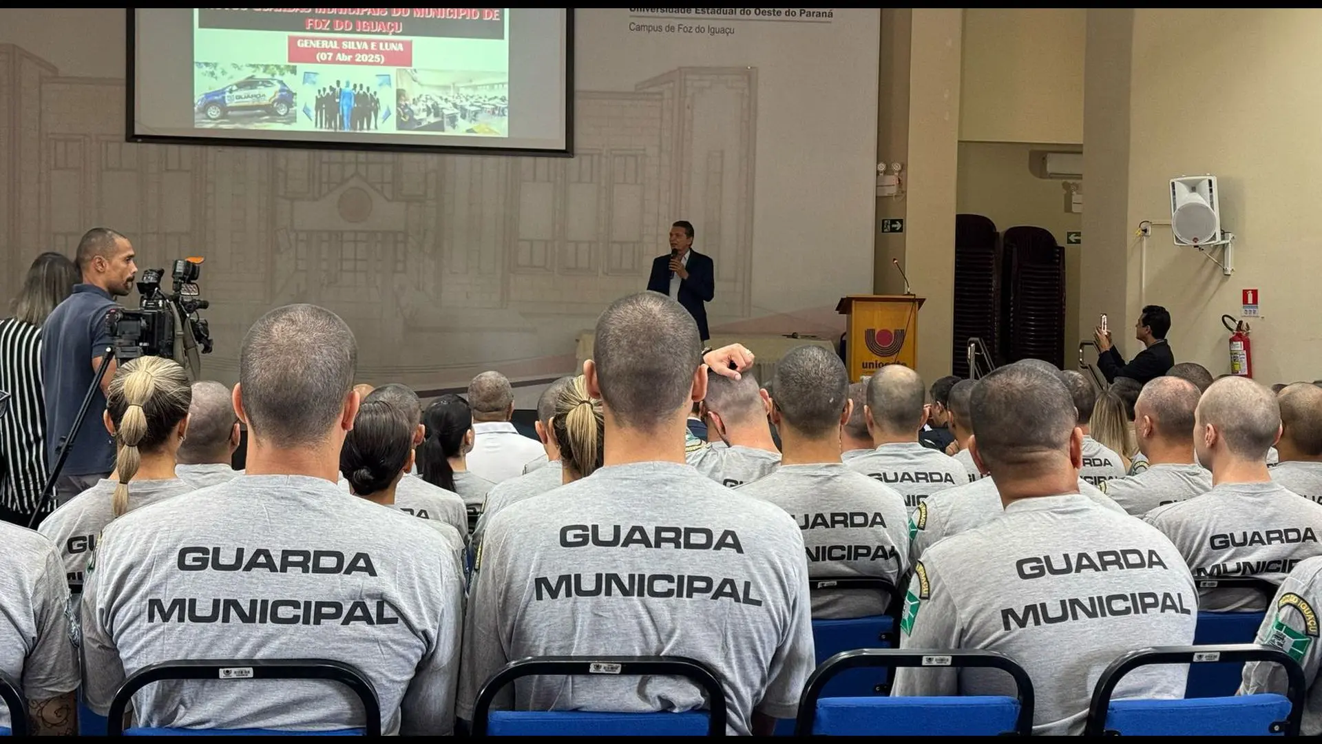 Em Foz do Iguaçu, a formação de guardas municipais reflete a preocupação com o preparo dos novos agentes desde o início de suas carreiras.