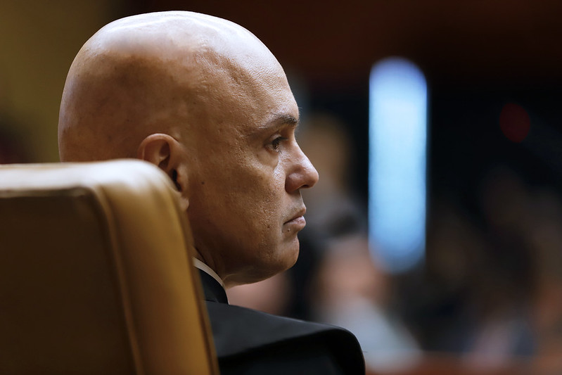 Atuação da AGU em defesa do ministro Alexandre de Moraes (foto) nos EUA divide juristas.