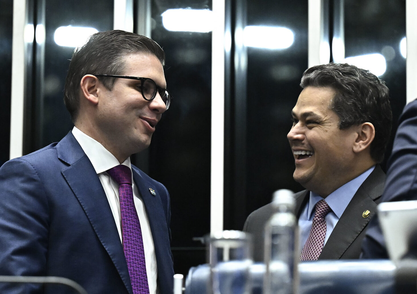 Os presidentes, Hugo Motta, da Câmara, e Davi Alcolumbre, do Senado durante sessão do Congresso Nacional