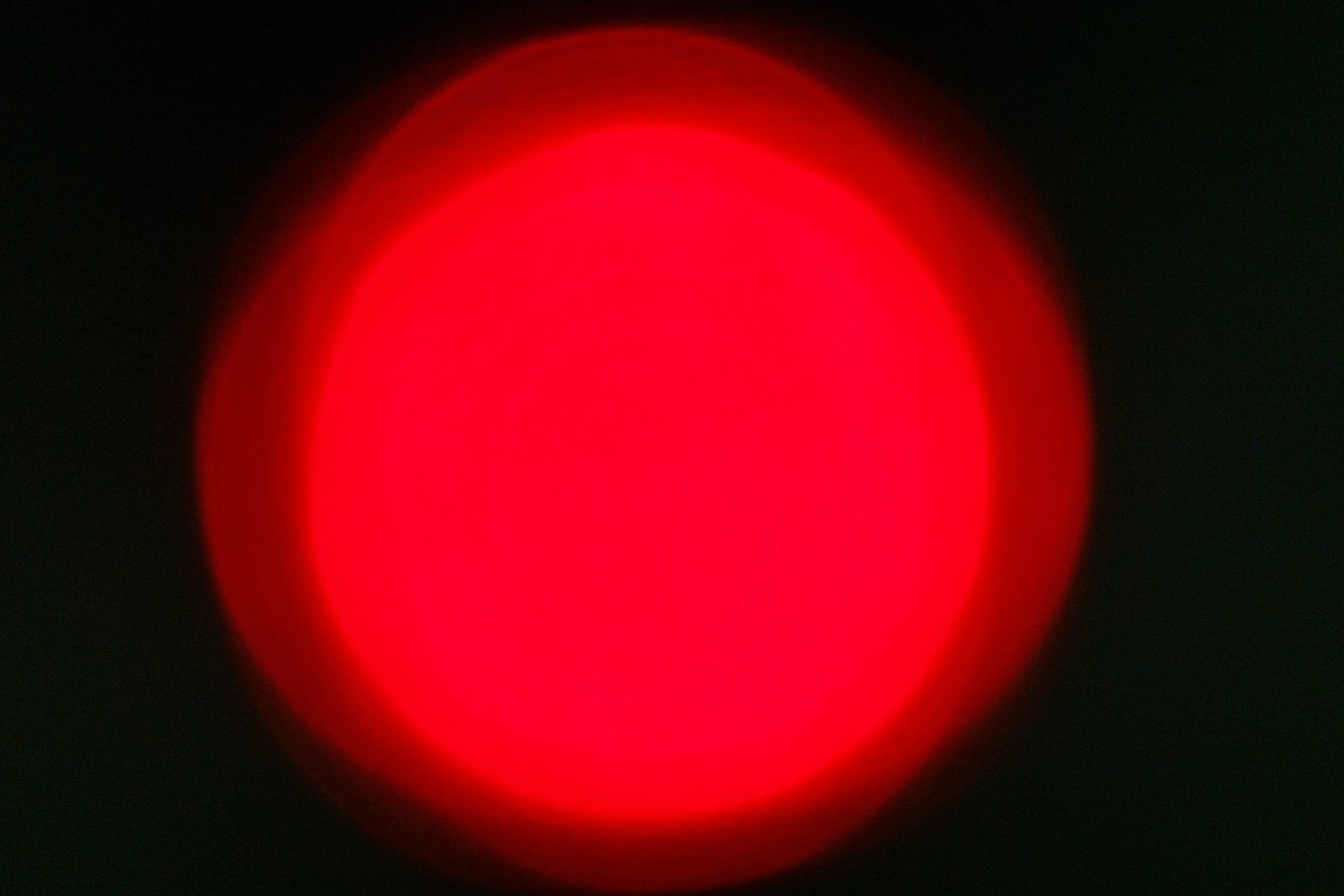 As lentes para enxergar a luz infravermelha mesmo no escuro, é uma inovação no campo científico.