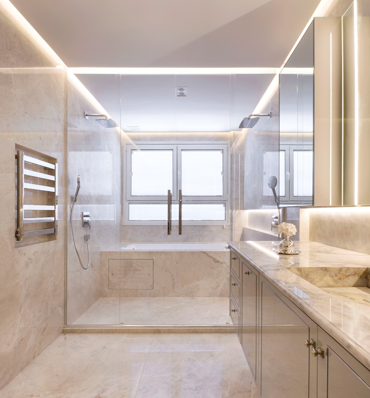 O PR Grupo Paraná se consolidou como referência no setor, fornecendo chapas de mármore e de granito que valorizam ambientes residenciais e comerciais