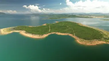 Ilha à venda por R$ 50 milhões em Goiás pode ser usada para parque aquático, resort ou hotel de luxo.