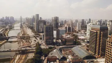 São Paulo é a cidade ideal para abrigar uma zona franca financeira no Brasil, diz economista.