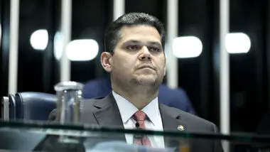 Conta de luz: decisão do Congresso equivale a 6 anos de bandeira vermelha e 19 de amarela