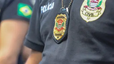 Envolvimento de policiais civis e militares com o PCC é alvo de investigação.