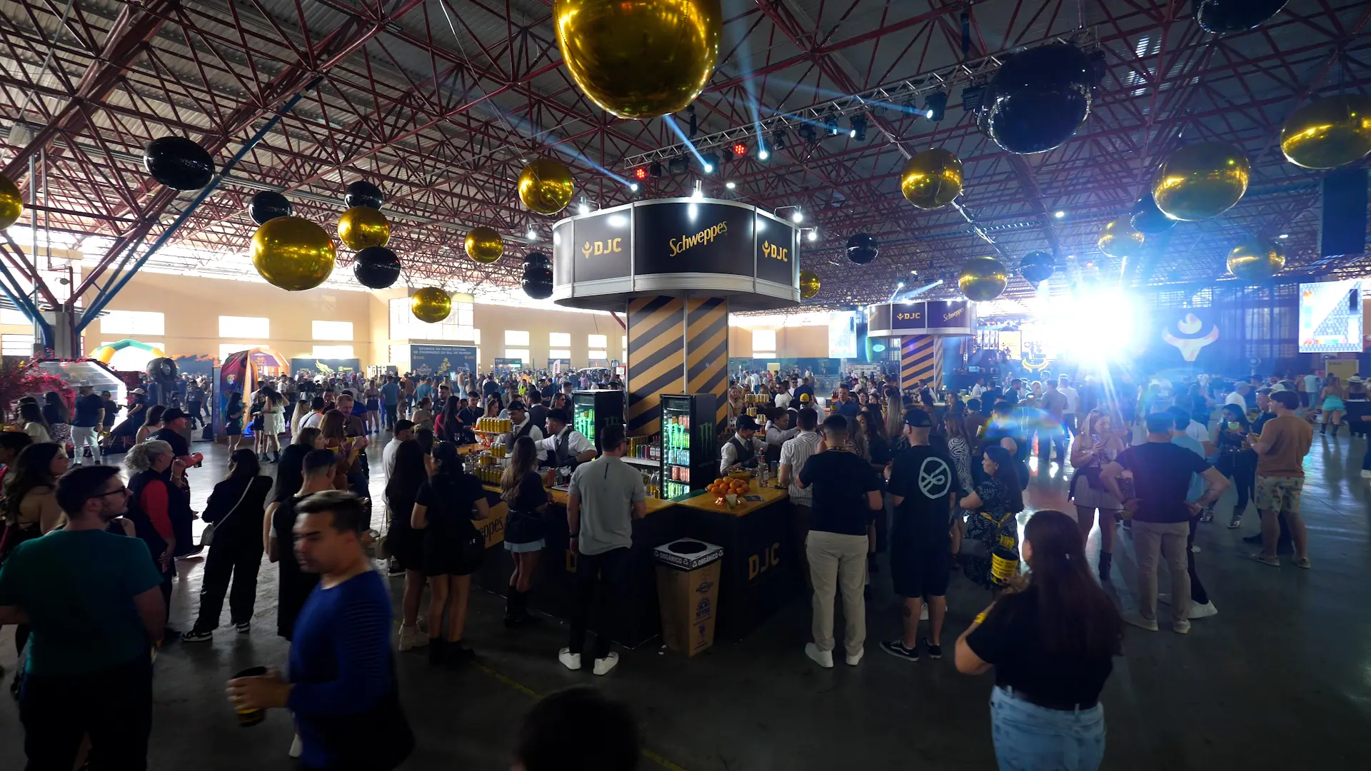 Estrutura atende eventos de todos os portes, com facilidades para as empresas, instituições e entidades.