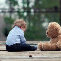 Efeitos do divórcio pode impactar a vida dos filhos até a vida adulta, mostra estudo. Imagem referente a matéria