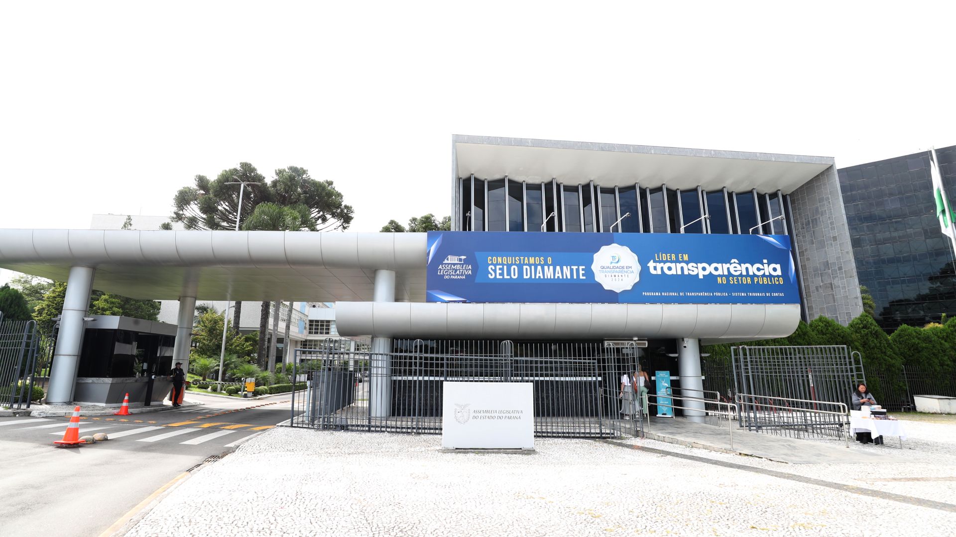 Medidas de controle e acesso à população fizeram com que a Assembleia Legislativa do Paraná subisse ao topo da transparência no Brasil.