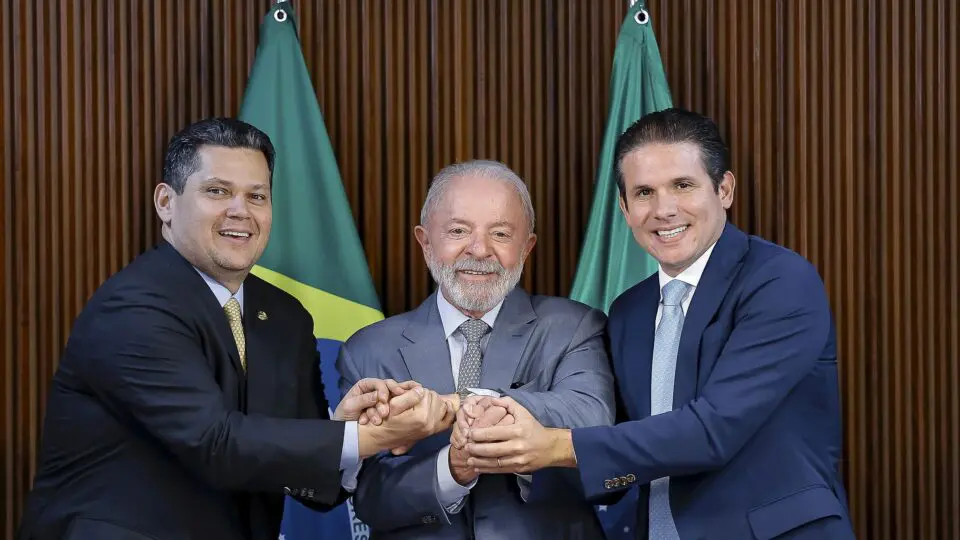 Lula Hugo Motta Davi Alcolumbre políticos