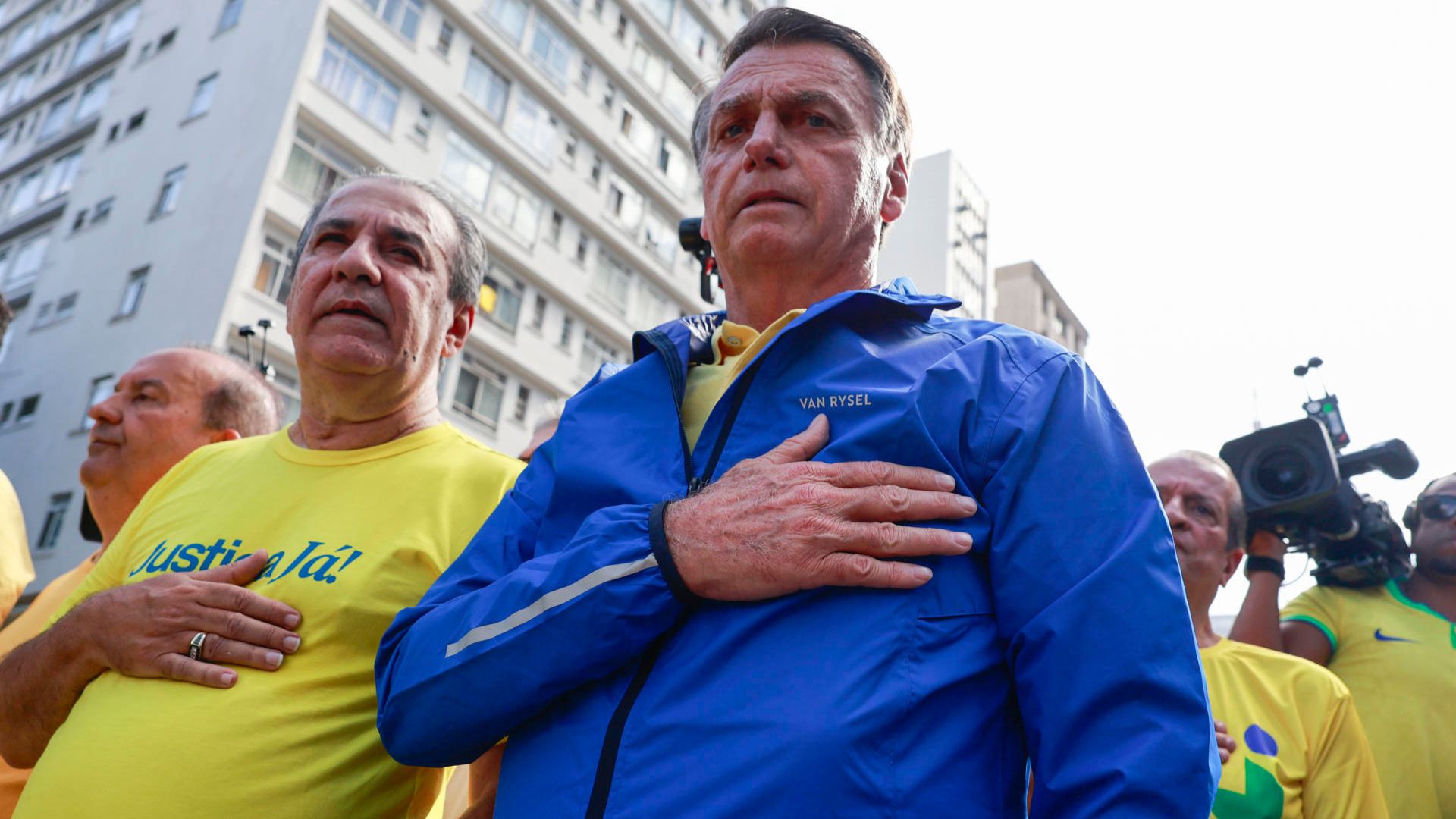 Ao lado de Malafaia, o cansaço de Bolsonaro é evidente.