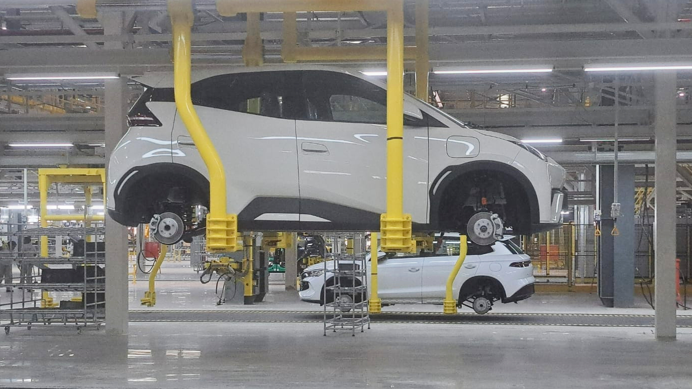 Fábrica da BYD em Camaçari (BA): no momento, produção da marca chinesa no Brasil é feita a partir de veículos que já chegam com carroceria soldada e pintada.
