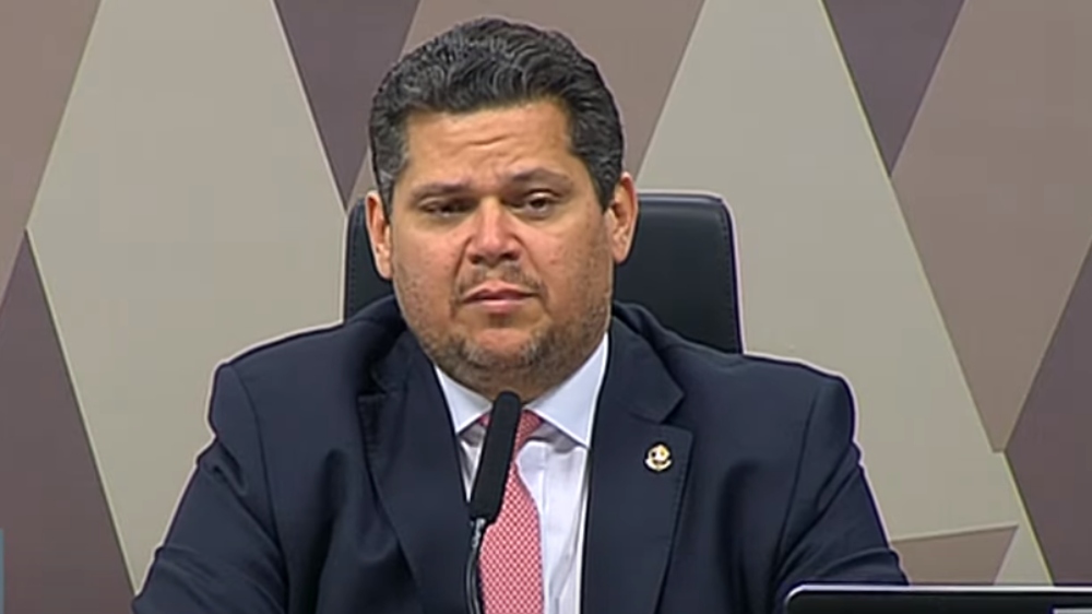 Alcolumbre minimiza recurso do governo ao STF após Congresso derrubar IOF