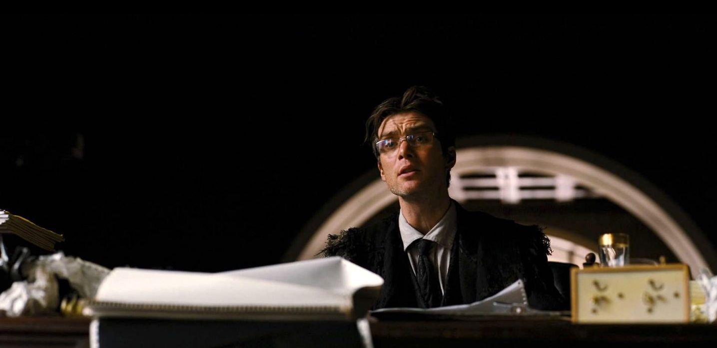 O Espantalho (interpretado por Cillian Murphy) comanda um tribunal de exceção em &#8220;Batman: o Cavaleiro das Trevas ressurge&#8221;.