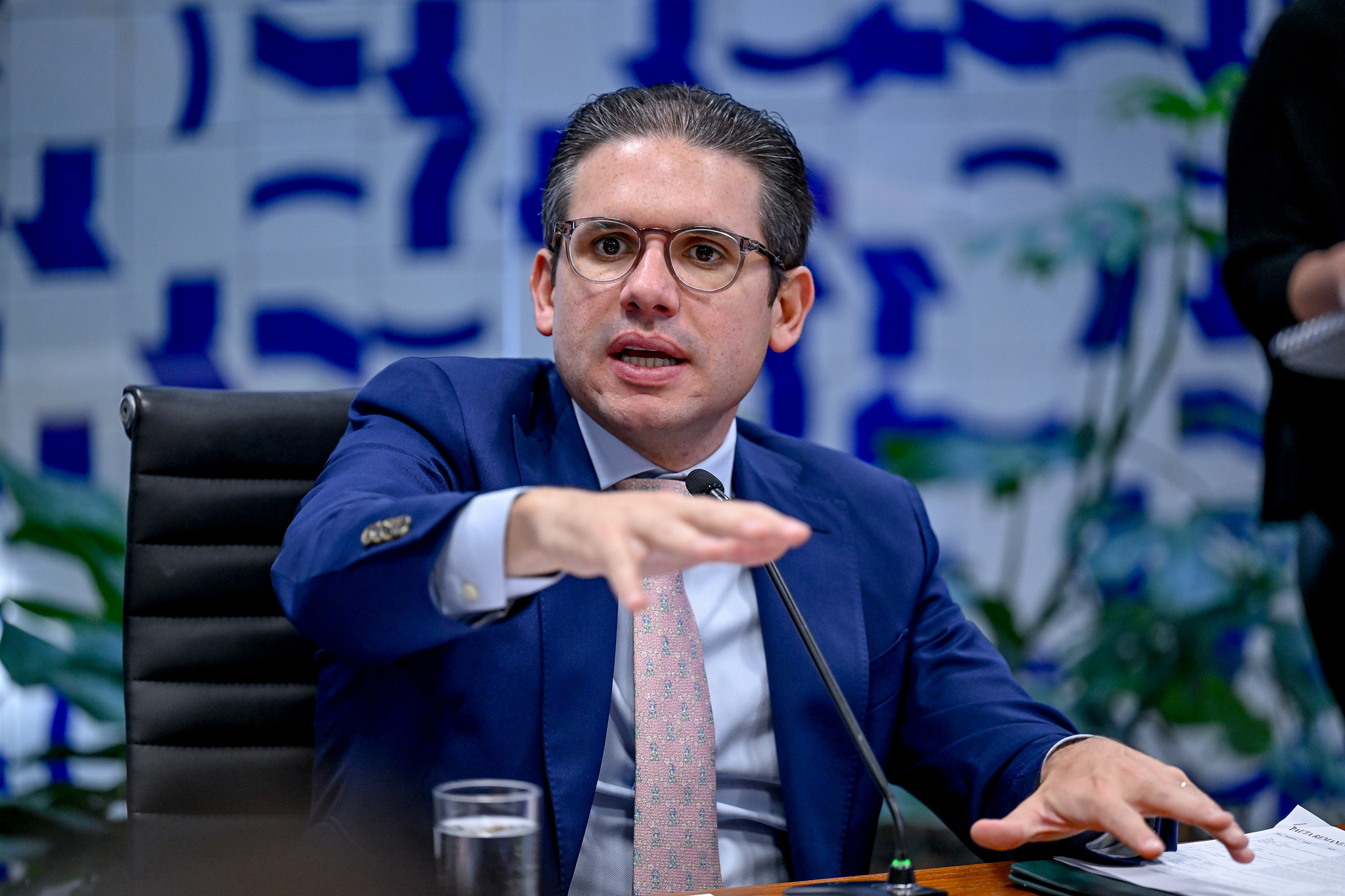 Hugo Motta veta reuniões de comissões durante recesso legislativo