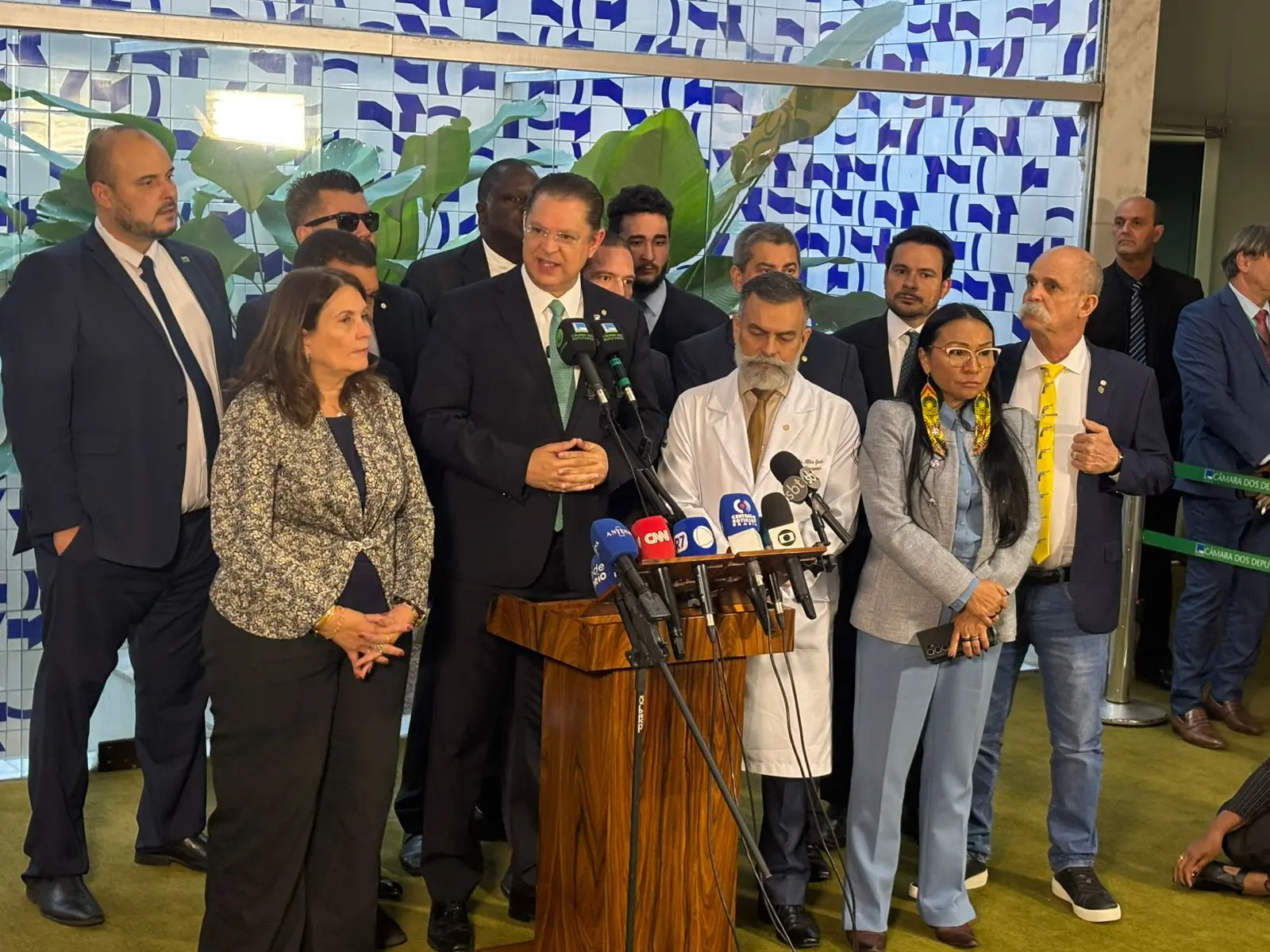 Zambelli pede acareação com hacker e recebe apoio do PL contra perda do mandato