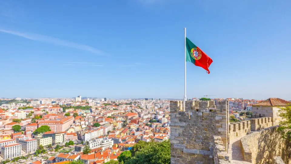 Desde 2020, netos de portugueses têm acesso facilitado à cidadania, mesmo sem vínculo de residência com Portugal