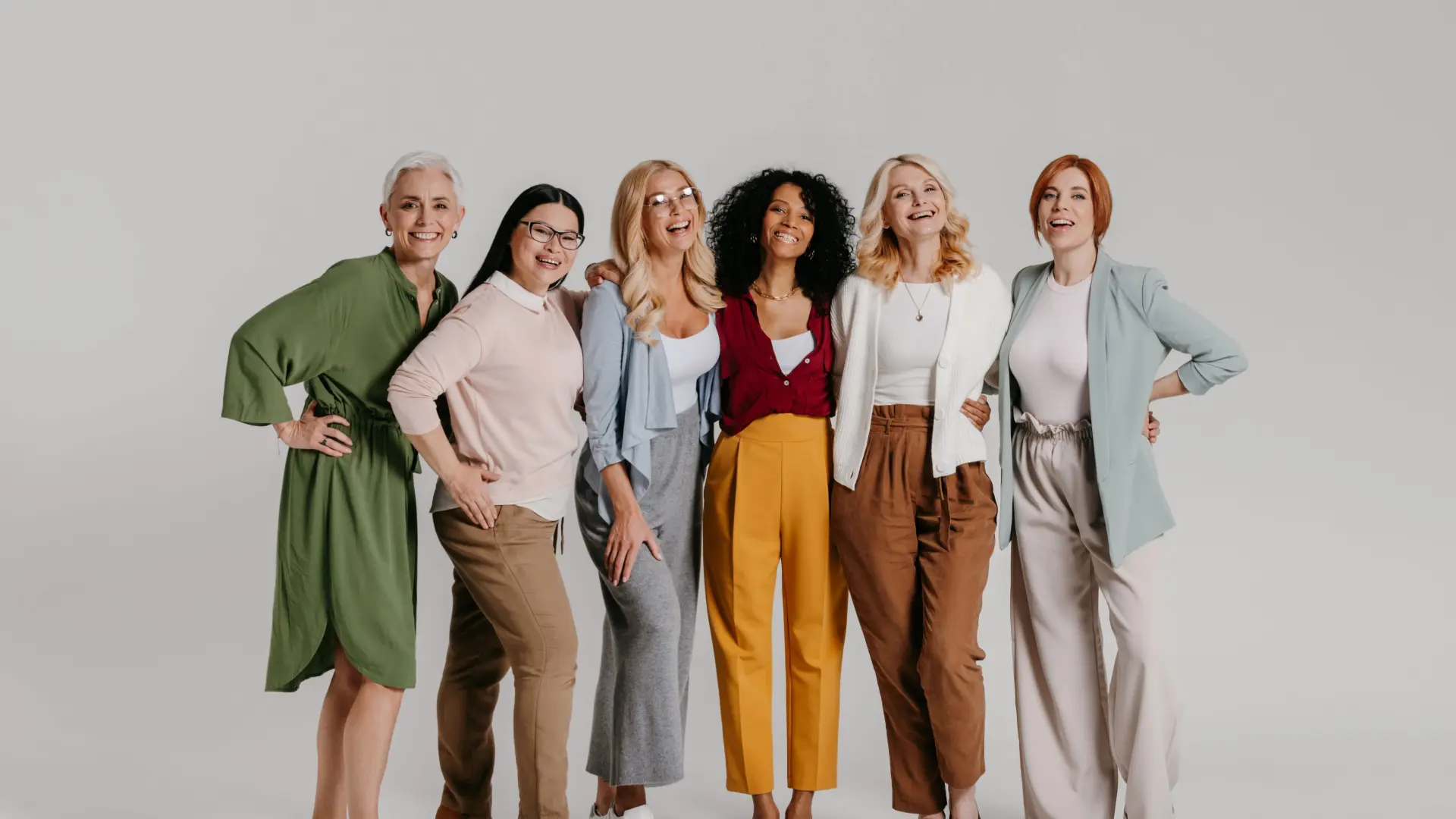 Mulheres maduras ganham espaço e reforçam um movimento que valoriza beleza, autenticidade e representatividade após os 40