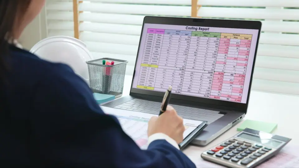 Transformando desafios fiscais em oportunidades de crescimento. A Venson Contabilidade vai além dos números, oferecendo consultoria contábil personalizada para o seu negócio prosperar de forma estratégica e segura.