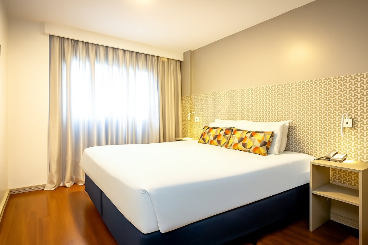 Intercity Curitiba 7 de Setembro fica no bairro Batel.