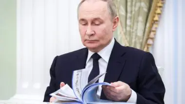 Rússia abandona moratória sobre implantação de mísseis de curto e médio alcance que ameaçam os EUA