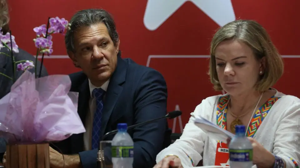 Os ministros Gleisi Hoffmann e Fernando Haddad tem deixado as divergências do início do governo para unificar discurso "nós contra eles" em cobrança do IOF