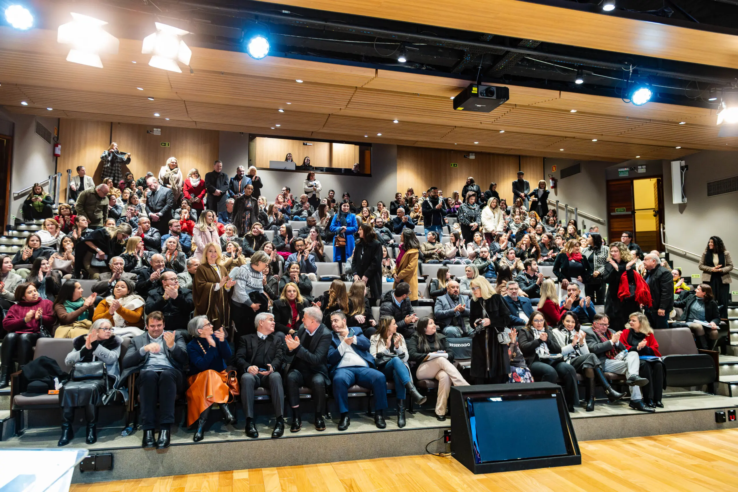 Cerimônia de entrega do Prêmio Ser Humano 2025 reuniu profissionais, estudantes e representantes de empresas e instituições.