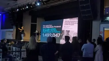 Nikolas Ferreira e Ana Campagnolo celebram valores e cultura conservadores em Curitiba