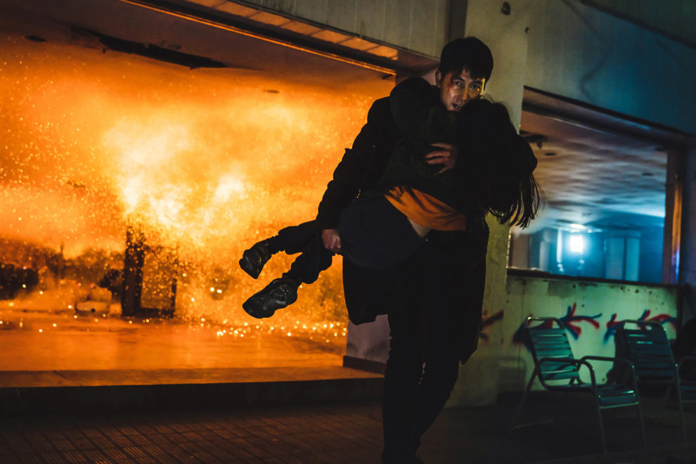 Em &#8220;Um Homem Implacável&#8221;, Soo-hyeok (Jung Woo-sung), ex-gângster, carrega sua filha nos braços