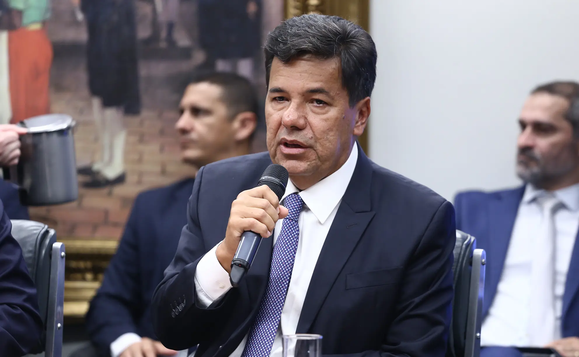 Relator altera PEC da Segurança para manter autonomia dos estados e critica governo