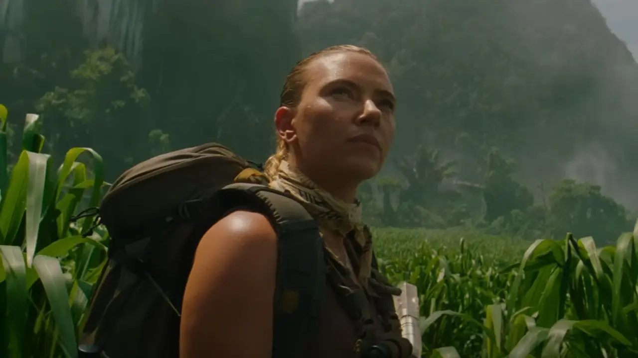 Scarlett Johansson empresta carisma à sua personagem