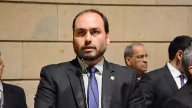 Mesmo com rejeição, Carlos Bolsonaro teria boa chance de ser eleito Senador, caso concorresse por SC