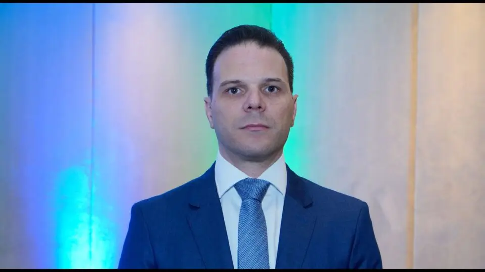 “Registradores não ficam apenas no balcão." Luis Flávio Fidelis Gonçalves, presidente do RIB-PR, reforça a atuação ativa da instituição em campo para combater a irregularidade fundiária no Paraná e garantir a cidadania.