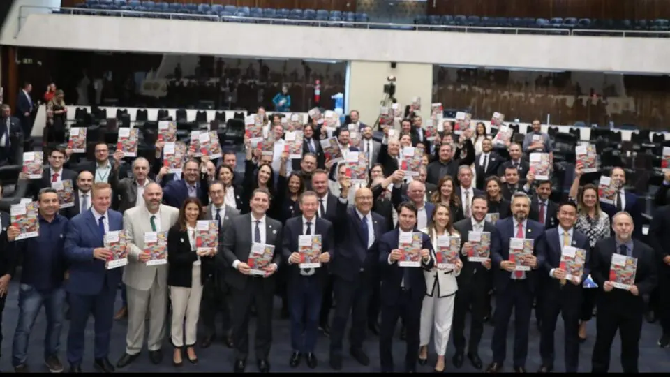 A Cartilha Reurb para o Poder Público: esse guia, que será levado por todo o estado na Caravana da Reurb, capacita prefeituras a regularizar imóveis, garantindo dignidade e cidadania a milhares de famílias.