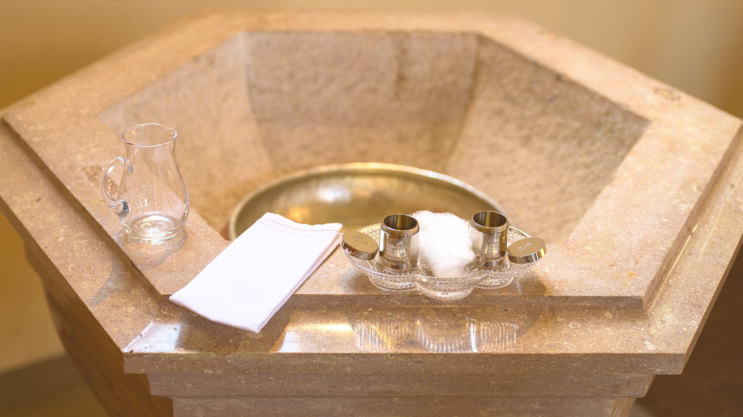 Batismo é graça, mas exige resposta, diz Dietrich Bonhoeffer.