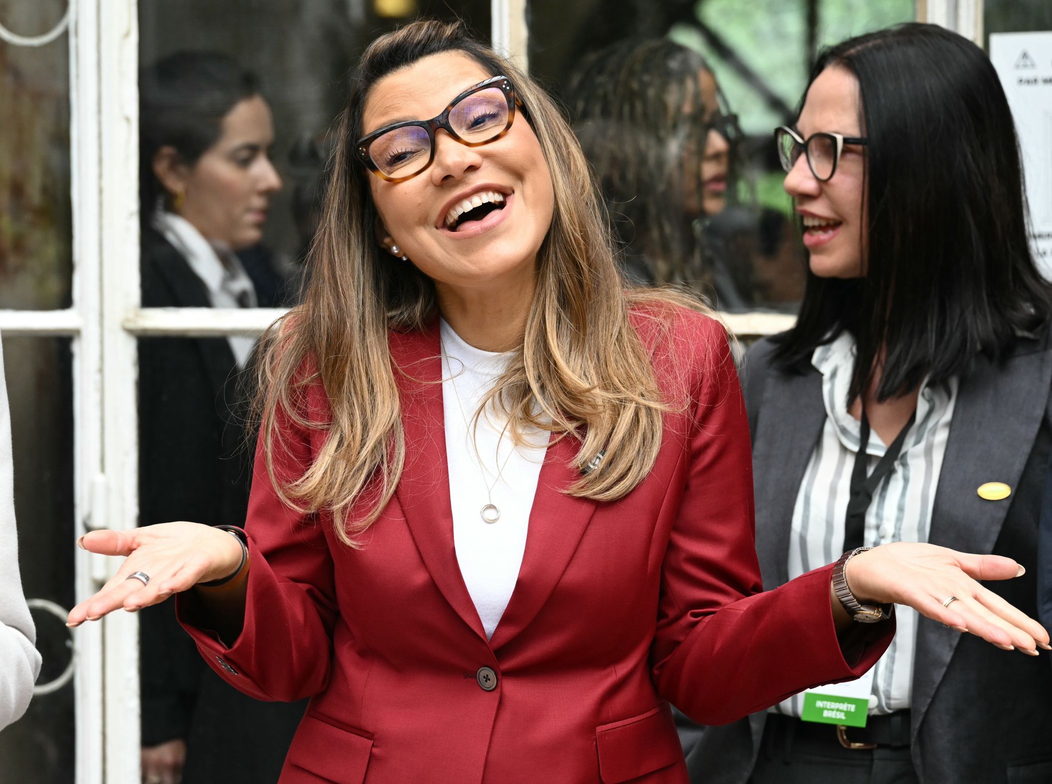 Assessoria de Janja diz que ela usou o termo &#8220;vira-latas&#8221; para se referir aos &#8220;bolsonaristas que estão traindo&#8221; a soberania do Brasil.