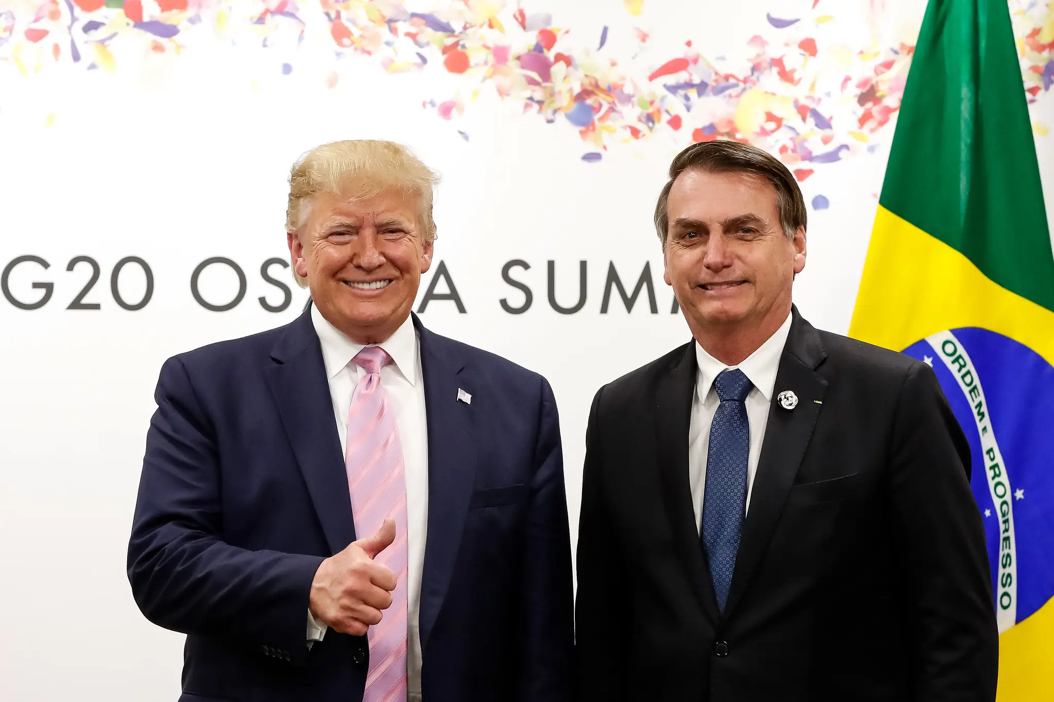 Bolsonaro elogia firmeza de Trump e cobra urgência dos Poderes para salvar o Brasil