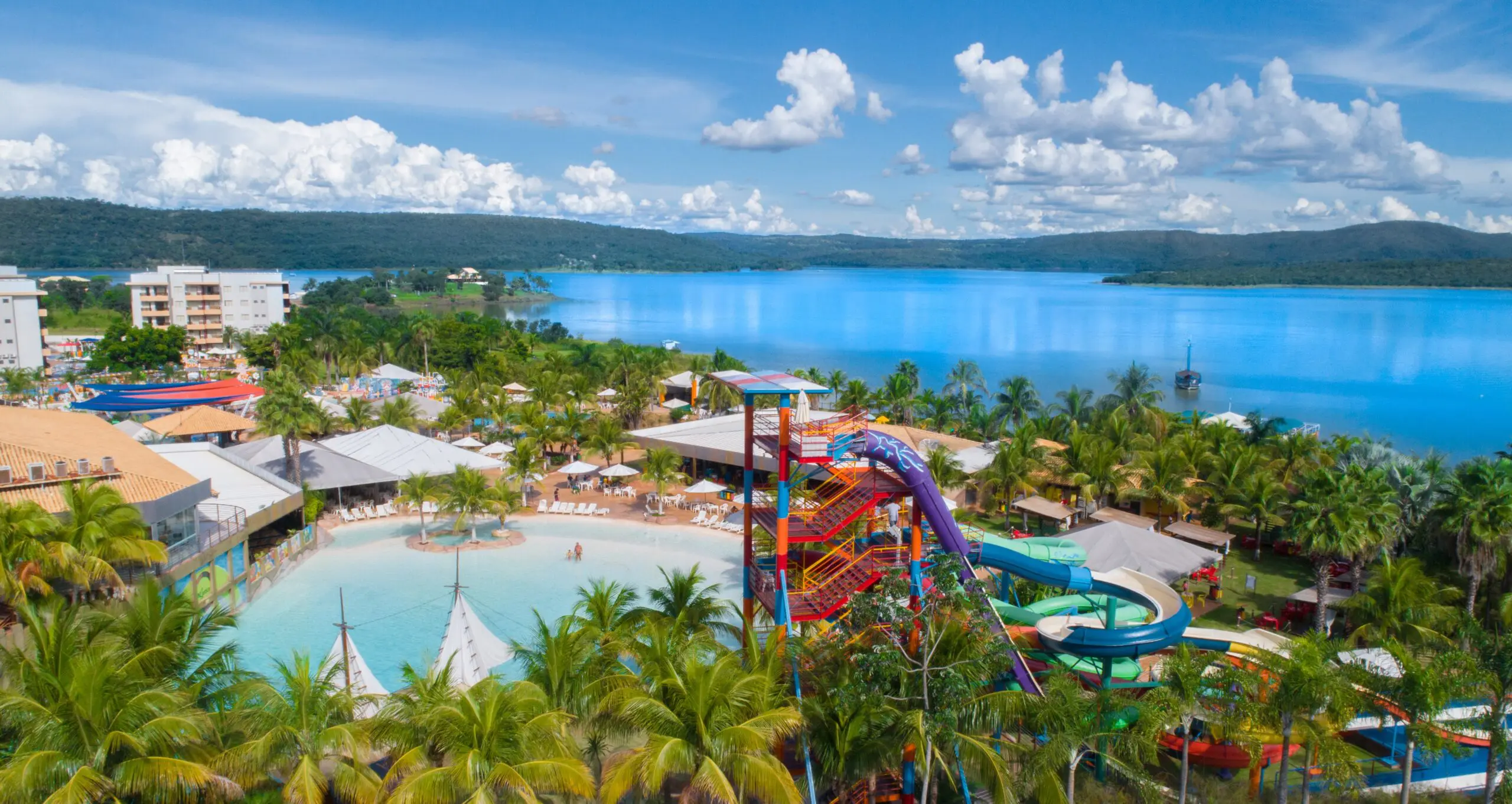 Caldas Novas (GO) deve receber mais de 800 mil turistas neste mês de julho.