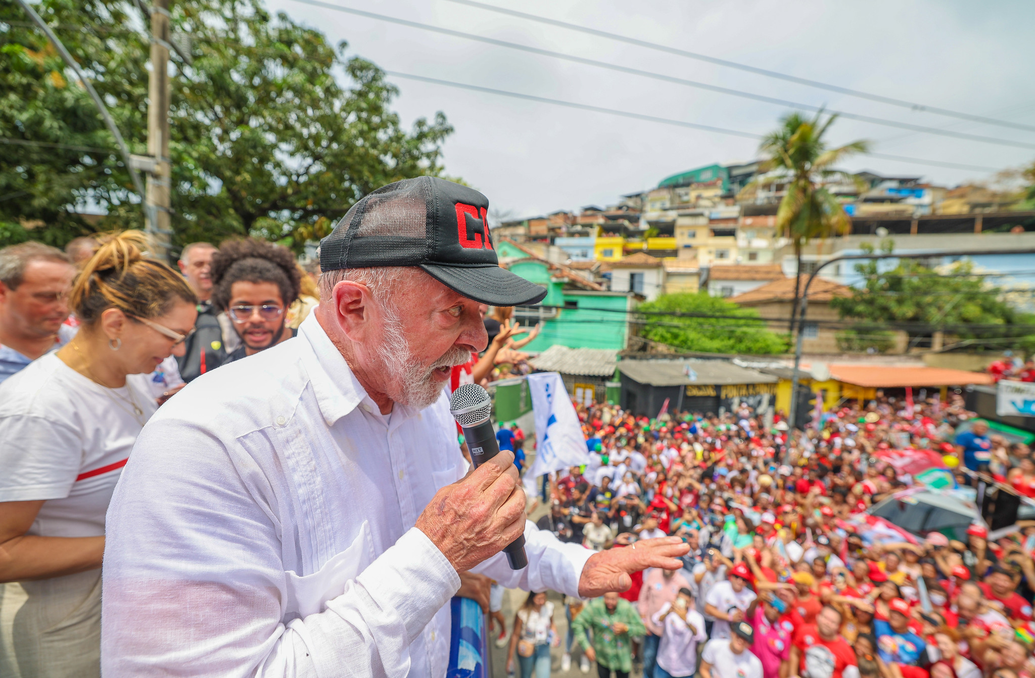Em ato de campanha em 2022, Lula ingressou em área dominada pelo Comando Vermelho sem presença policial