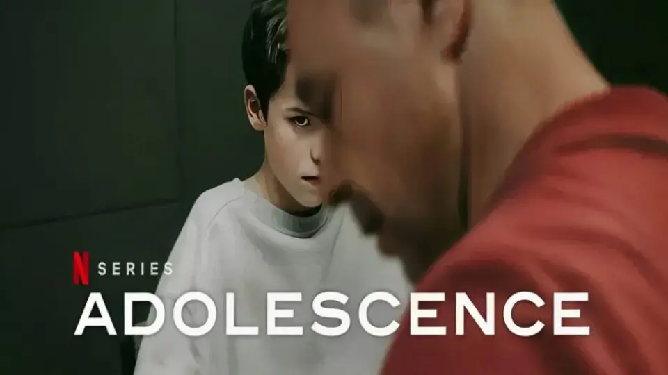 Capa da minissérie Adolescência (Netflix): um retrato realista da violência escolar e dos desafios enfrentados pelos jovens. A produção convida a refletir sobre a importância de soluções como a justiça restaurativa e a mediação para promover ambientes escolares mais seguros e empáticos.