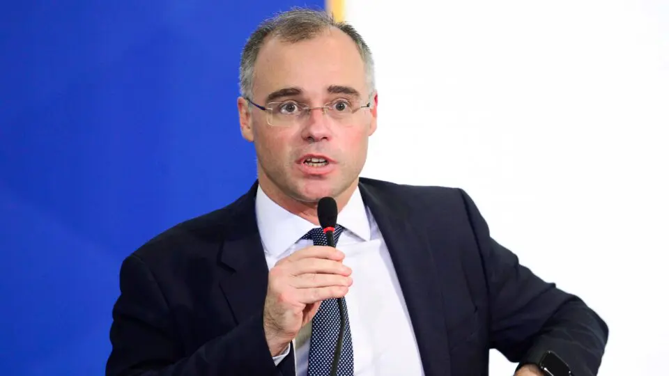 Ministro do STF André Mendonça está encarregado de decidir sobre mandado apresentado por defesa de Filipe Martins