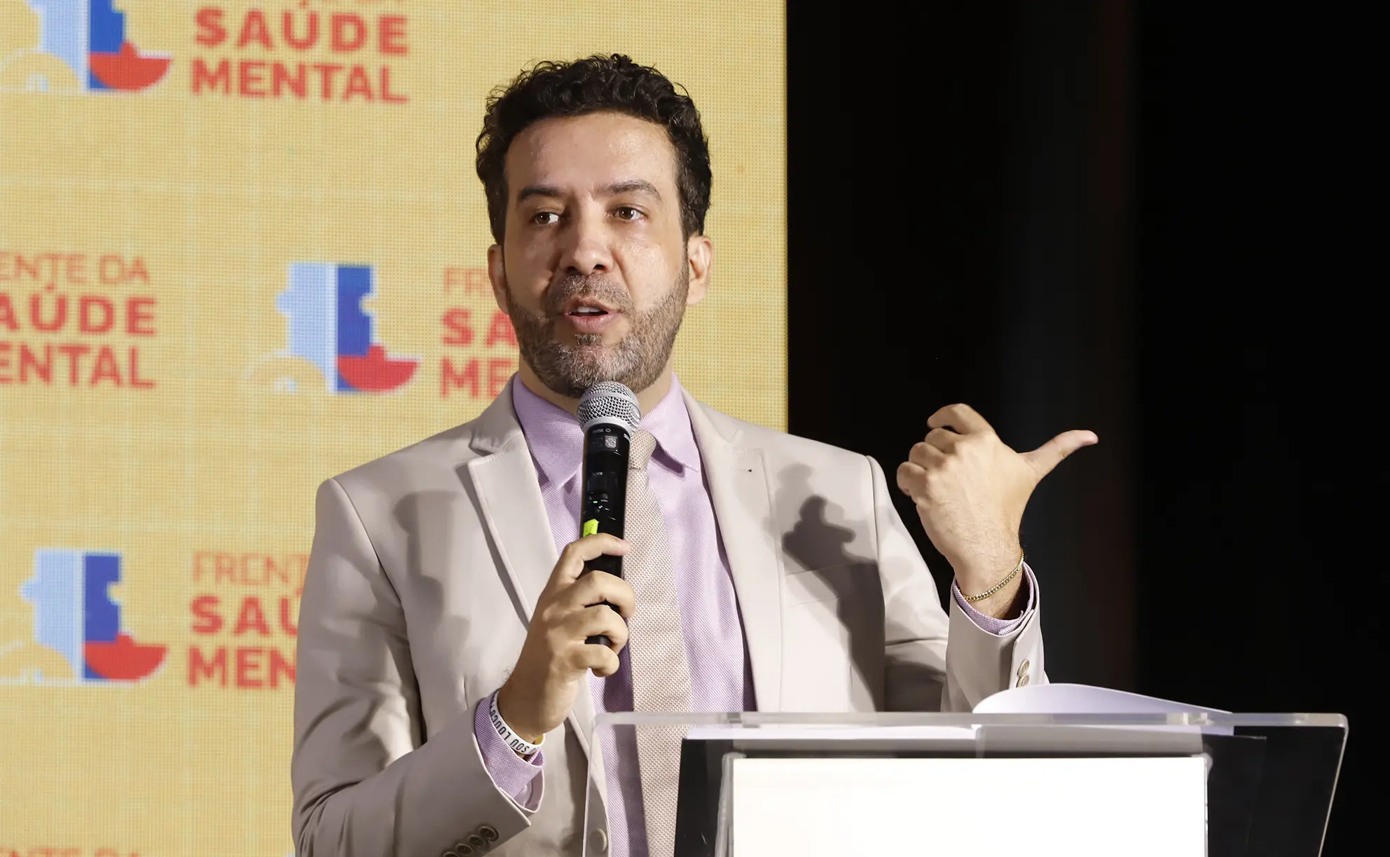 deputado André Janones (Avante-MG).