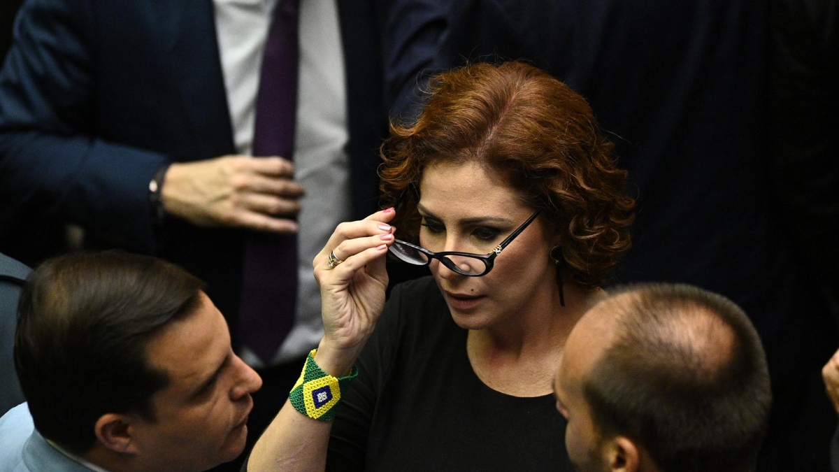 Deputada teve o nome incluído na chamada “difusão vermelha” a pedido de Alexandre de Moraes após deixar o país, no mês passado.