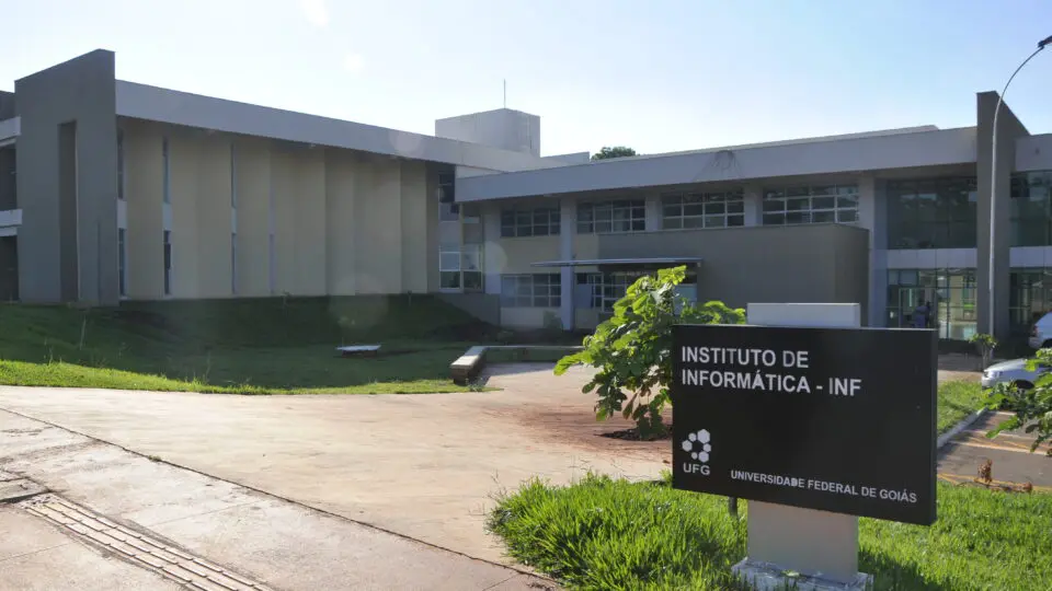 Centro de Excelência em Inteligência Artificial (CEIA) da Universidade Federal de Goiás (UFG) - mais de R$ 300 milhões em investimentos captados desde o início dos trabalhos.