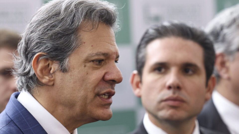 Como a disputa sobre o IOF acirra tensão entre os Três Poderes