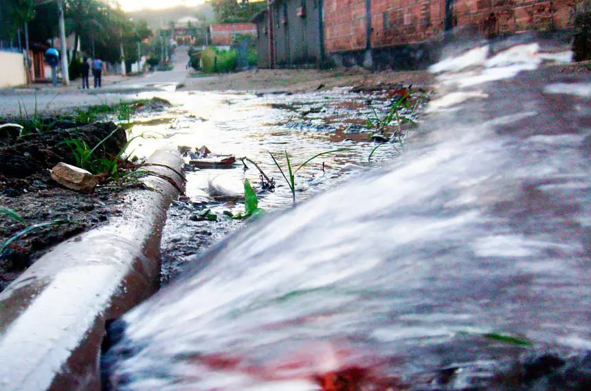 Média de perdas na distribuição de água nos 100 maiores municípios foi de 45,43% em 2023