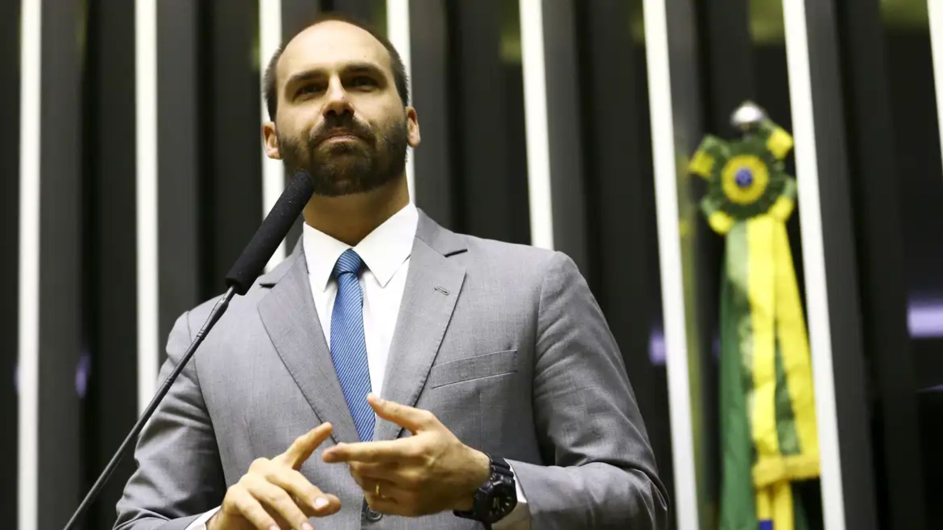 O deputado licenciado Eduardo Bolsonaro defendeu o tarifaço de Trump e pediu anistia.