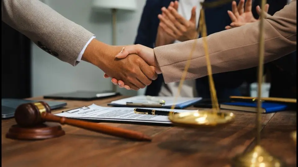 O poder do diálogo: mediação empresarial, construindo pontes e fortalecendo parcerias.