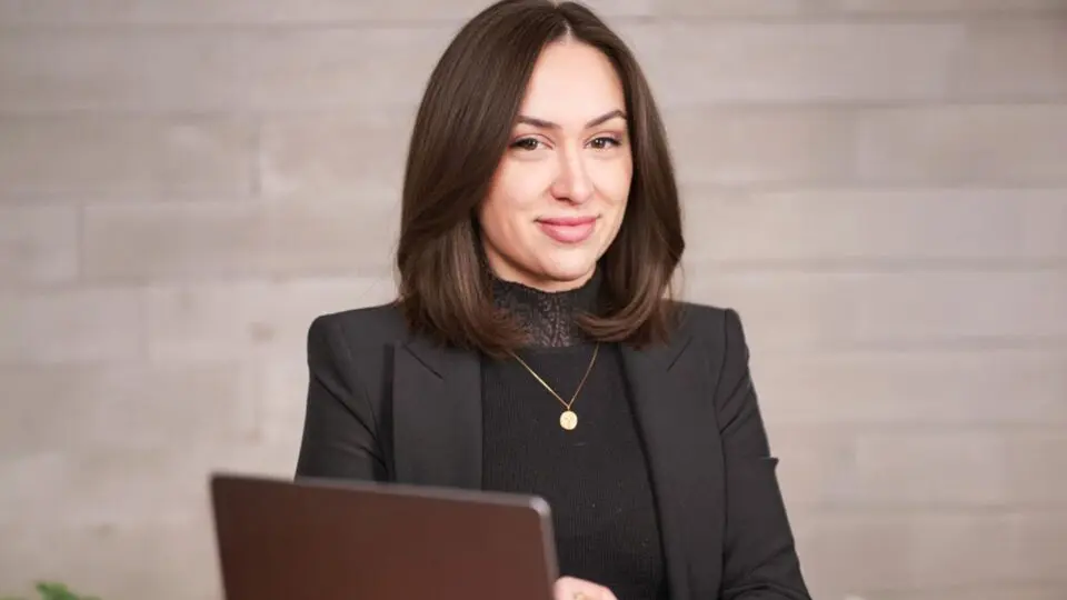A advogada Daniela Frehner, do escritório Frehner de Freitas, compartilha sua visão: a mediação empresarial é a chave para resolver conflitos sem romper relações.