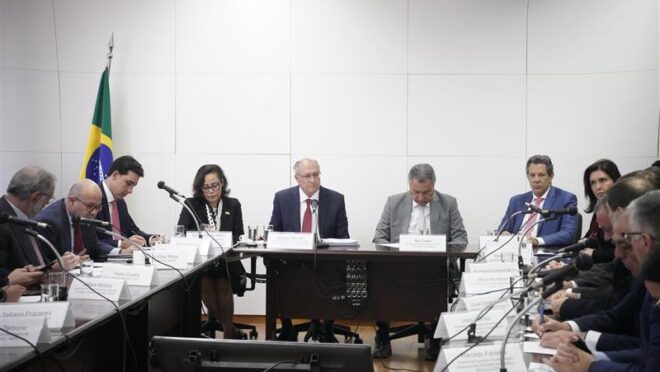 Governo confia em empresários para negociações com EUA e descarta pedir mais prazo
